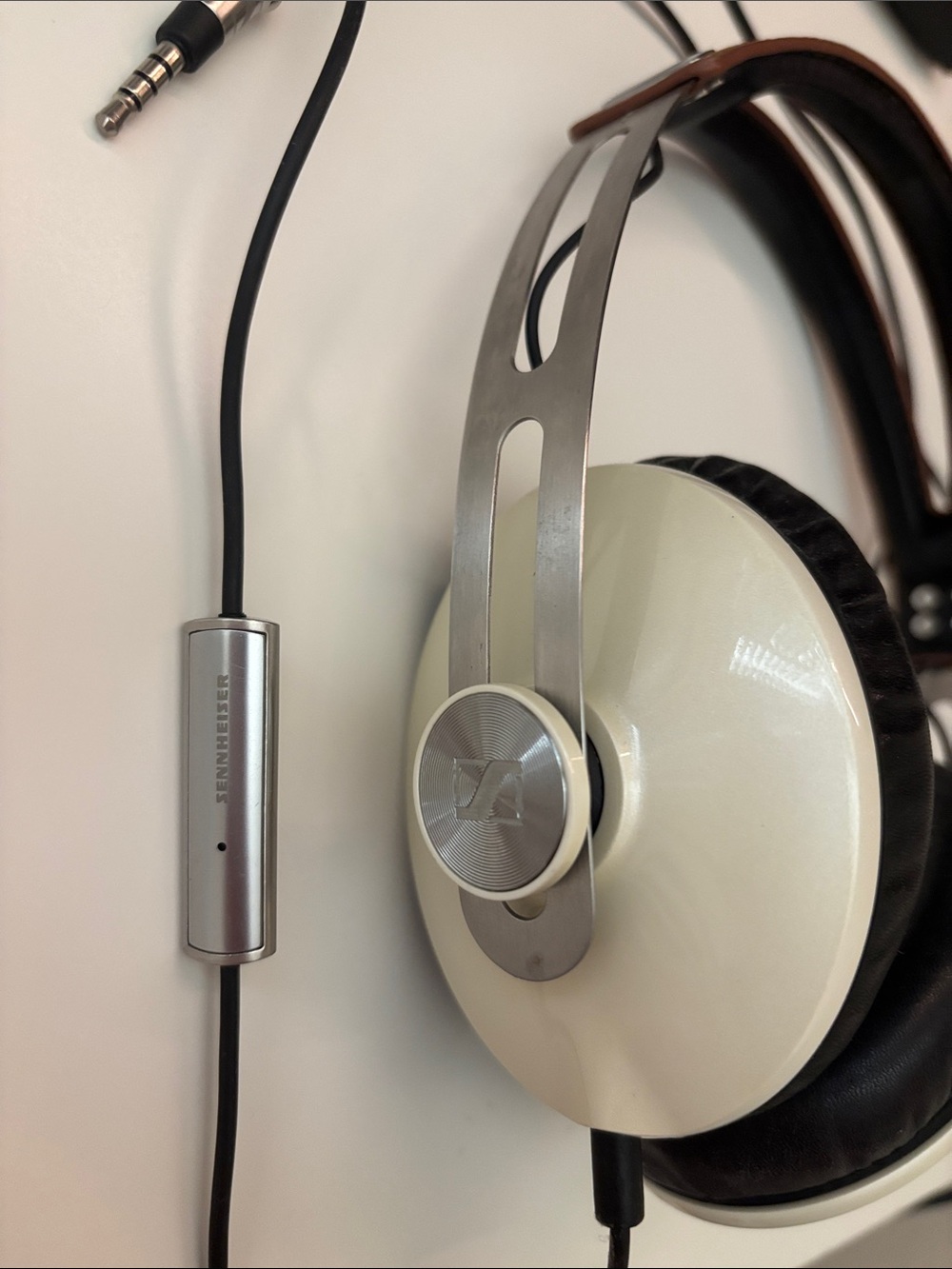 Sennheiser Over-Ear Wired Headphones in Cream and Black with Brown Headband Trim - Picture 2 of 3